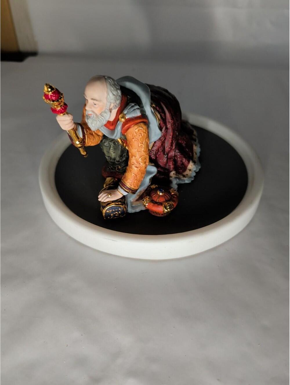 Kneeling King Wise Man Piece Kirkland 13 Piece Nativity Set 75177